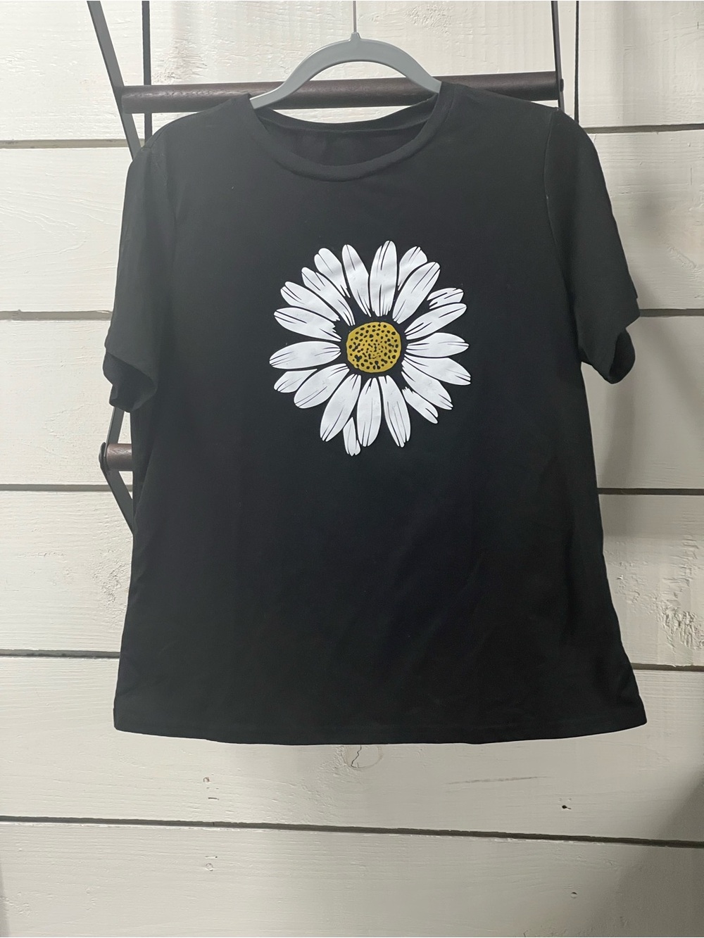 SHEIN Black Short Sleeve Tee with White Daisy and Yellow Center